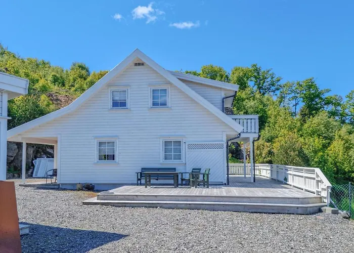 4 Bedroom In Casa de Férias Spangereid