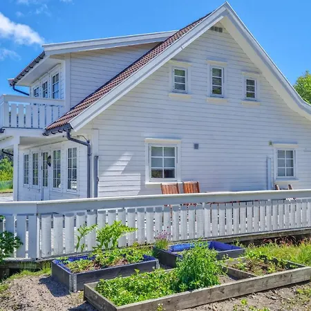 بيت للعطل 4 Bedroom In
