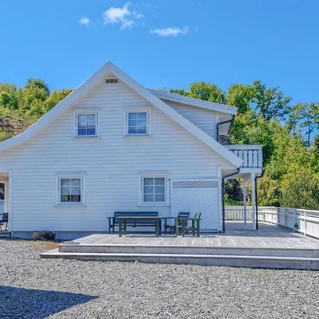 4 Bedroom In 別荘 Spangereid